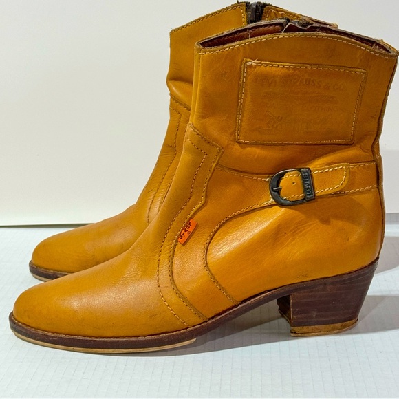 Vtg Levis Leather Western Boots size 7.5 - Picture 1 of 16